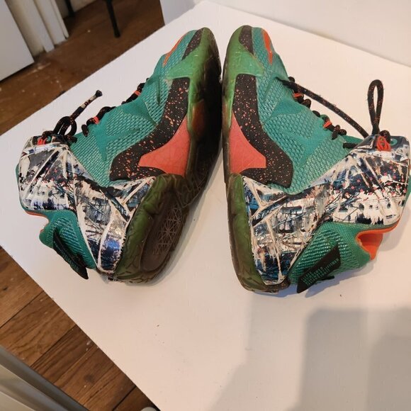 NIKE, Lebron 'Acron Ohio', Red, Green and Black 7077558-363 Sz 9.5 - Picture 3 of 7